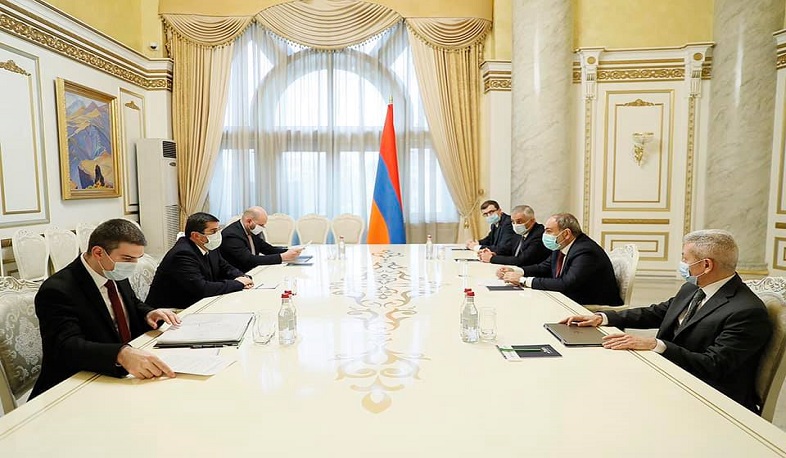 Пашинян и Арутюнян обсудили реализацию в Арцахе крупных инфраструктурных программ