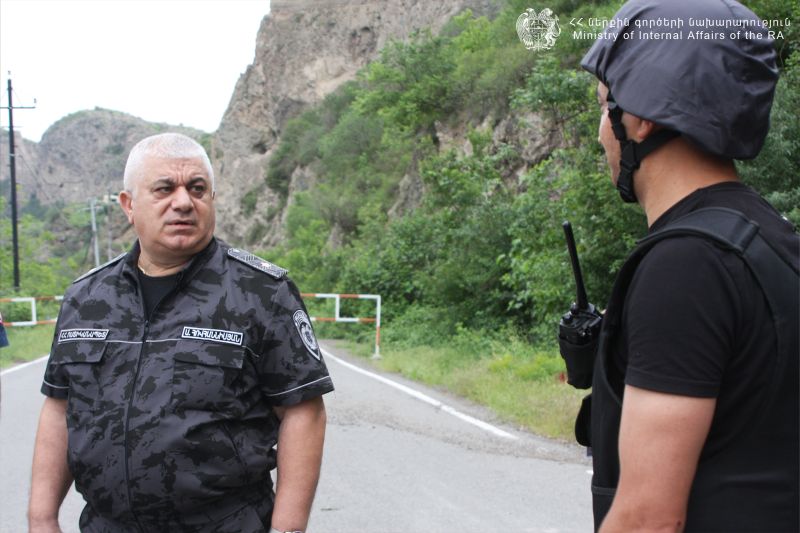 Ոստիկանության պետ, ոստիկանության գեներալ-մայոր Արամ Հովհաննիսյանը և ՆԳՆ ոստիկանության զորքերի հրամանատար, գնդապետ Հայկ Բաբայանն այցելել են Սյունիքի մարզ
